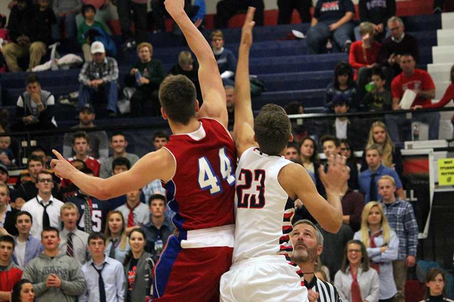 Boys Basketball pulls a close win against Dodge City