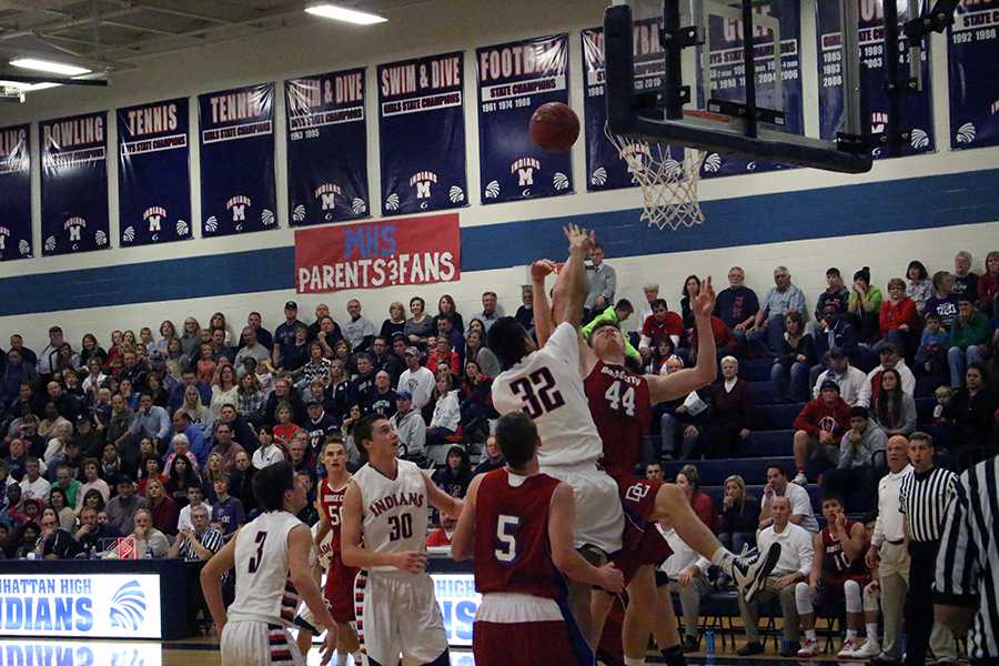 Boys Basketball pulls a close win against Dodge City