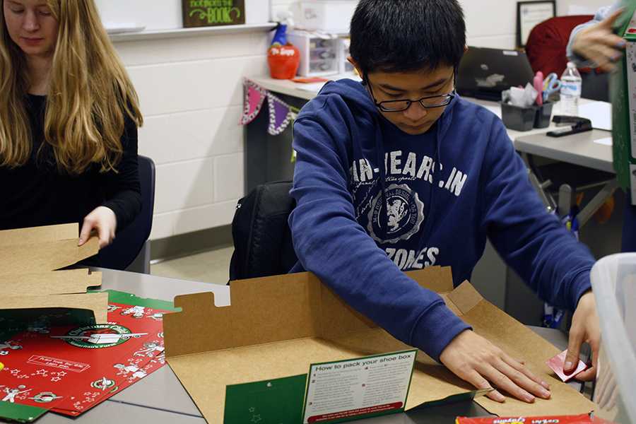 Key Club packs boxes to be sent to children in third-world countries