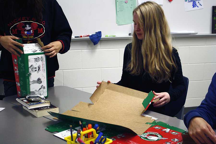 Key Club packs boxes to be sent to children in third-world countries