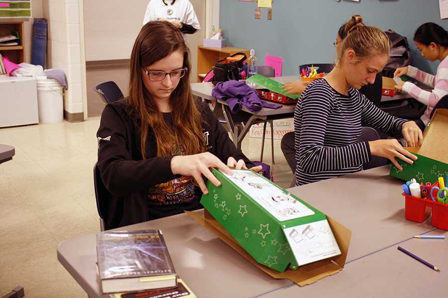 Key Club packs boxes to be sent to children in third-world countries